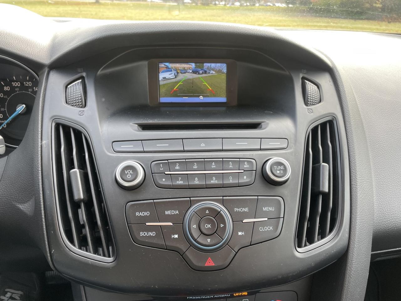 2016 Ford Focus SE Hatch * One Owner / 21 Service records Photo