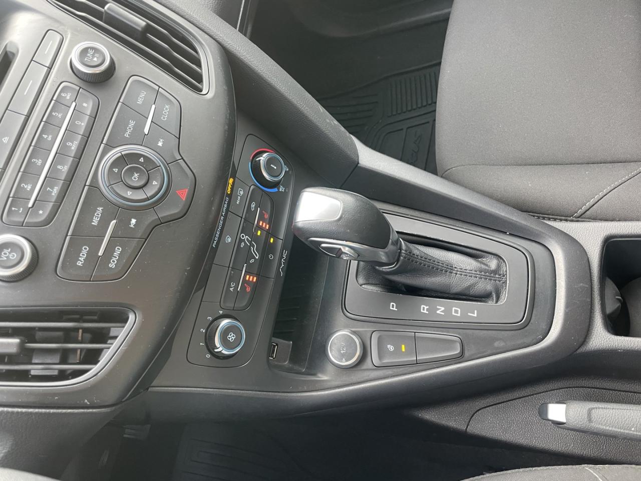 2016 Ford Focus SE Hatch * One Owner / 21 Service records Photo