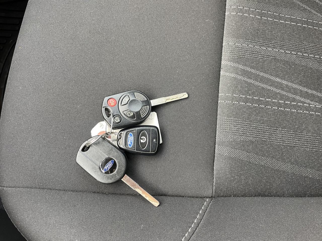 2016 Ford Focus SE Hatch * One Owner / 21 Service records Photo