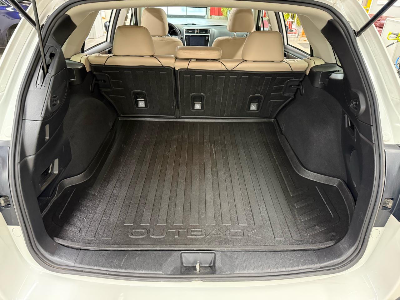 2018 Subaru Outback LIMITED - Photo #10