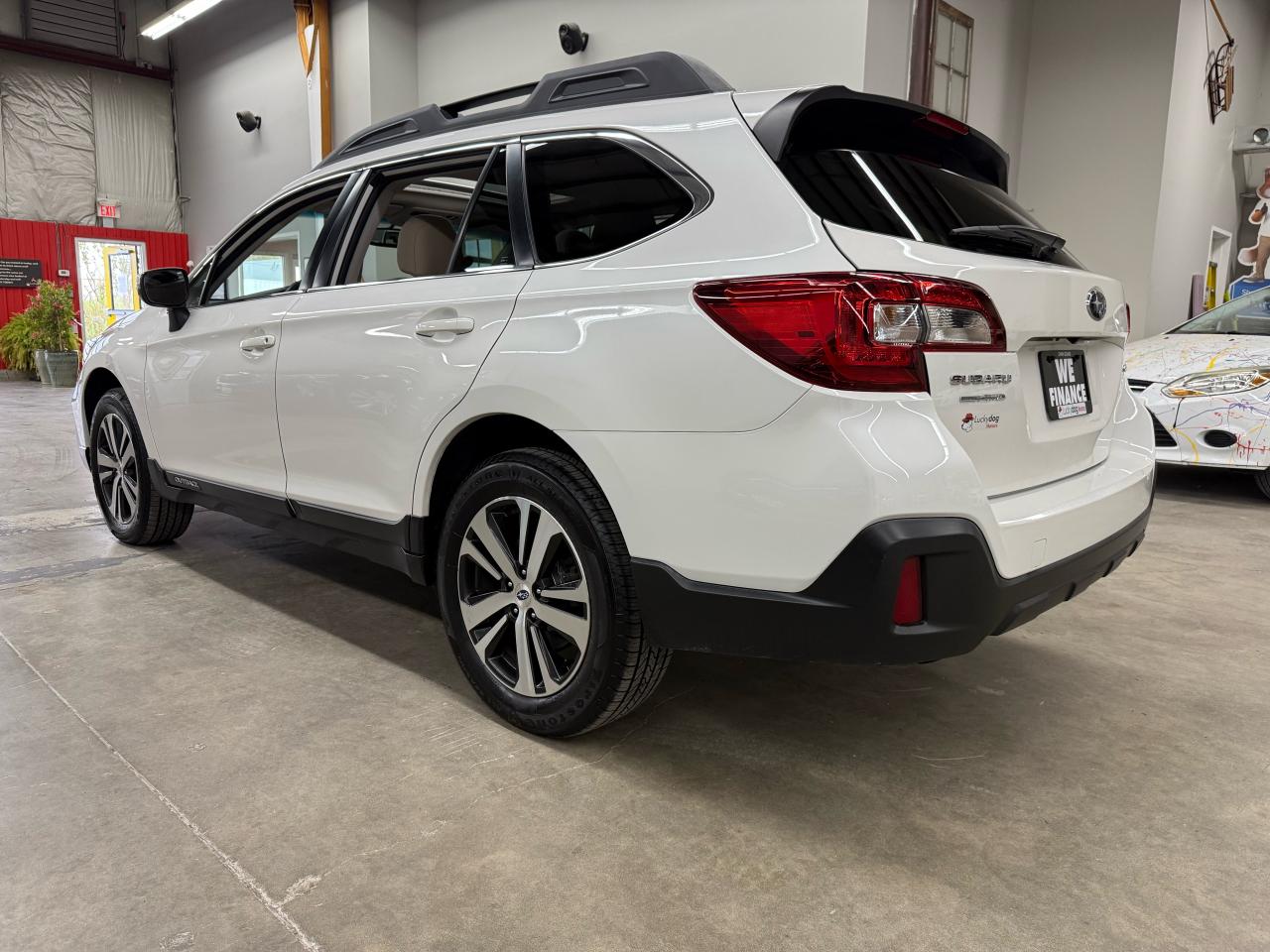 2018 Subaru Outback LIMITED - Photo #4