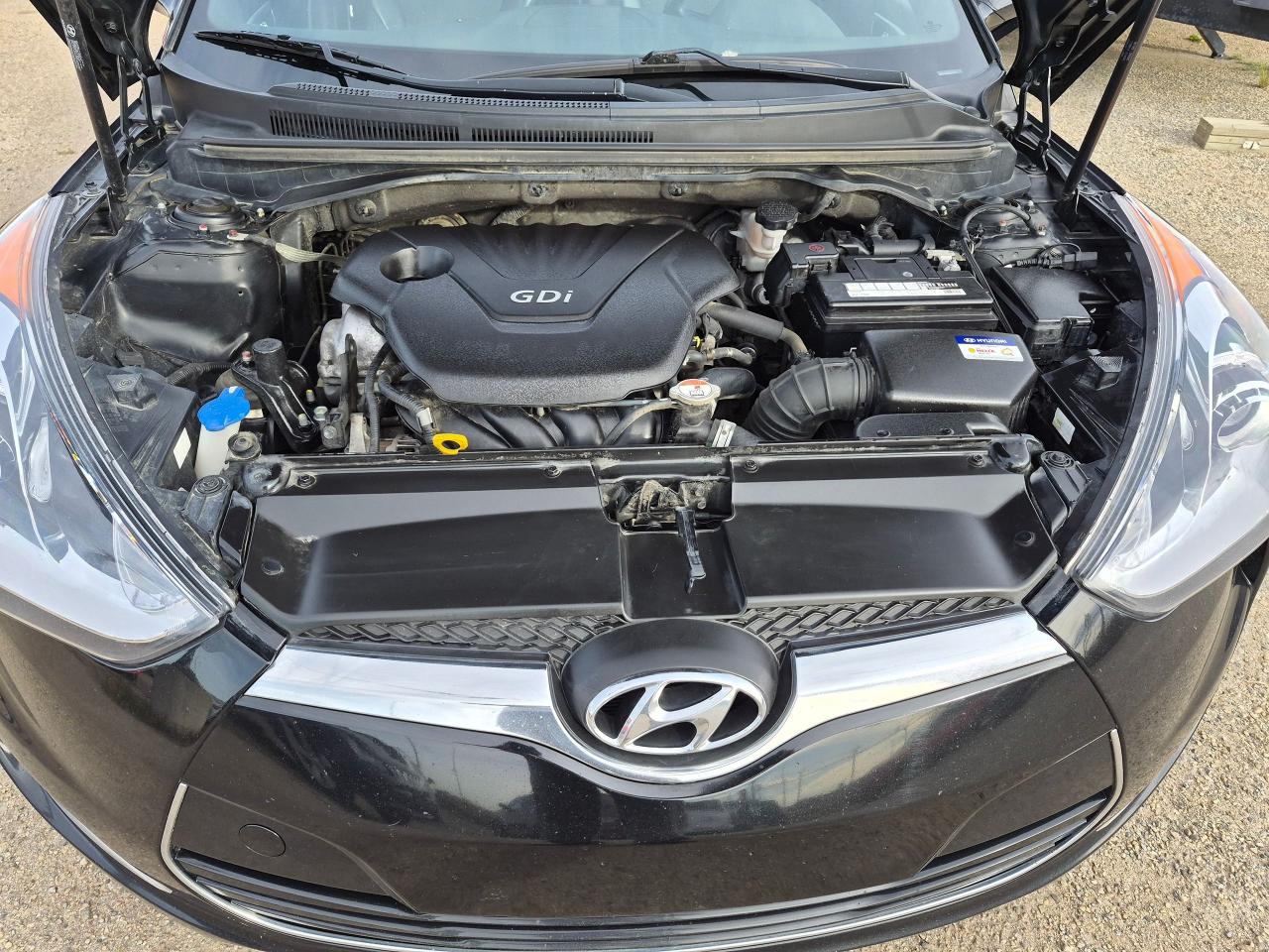 2016 Hyundai Veloster Tech, Leather, Sunroof, Remote, Nav, BU Cam, Htd S - Photo #4