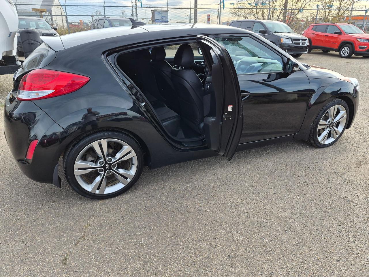 2016 Hyundai Veloster Tech, Leather, Sunroof, Remote, Nav, BU Cam, Htd S - Photo #8