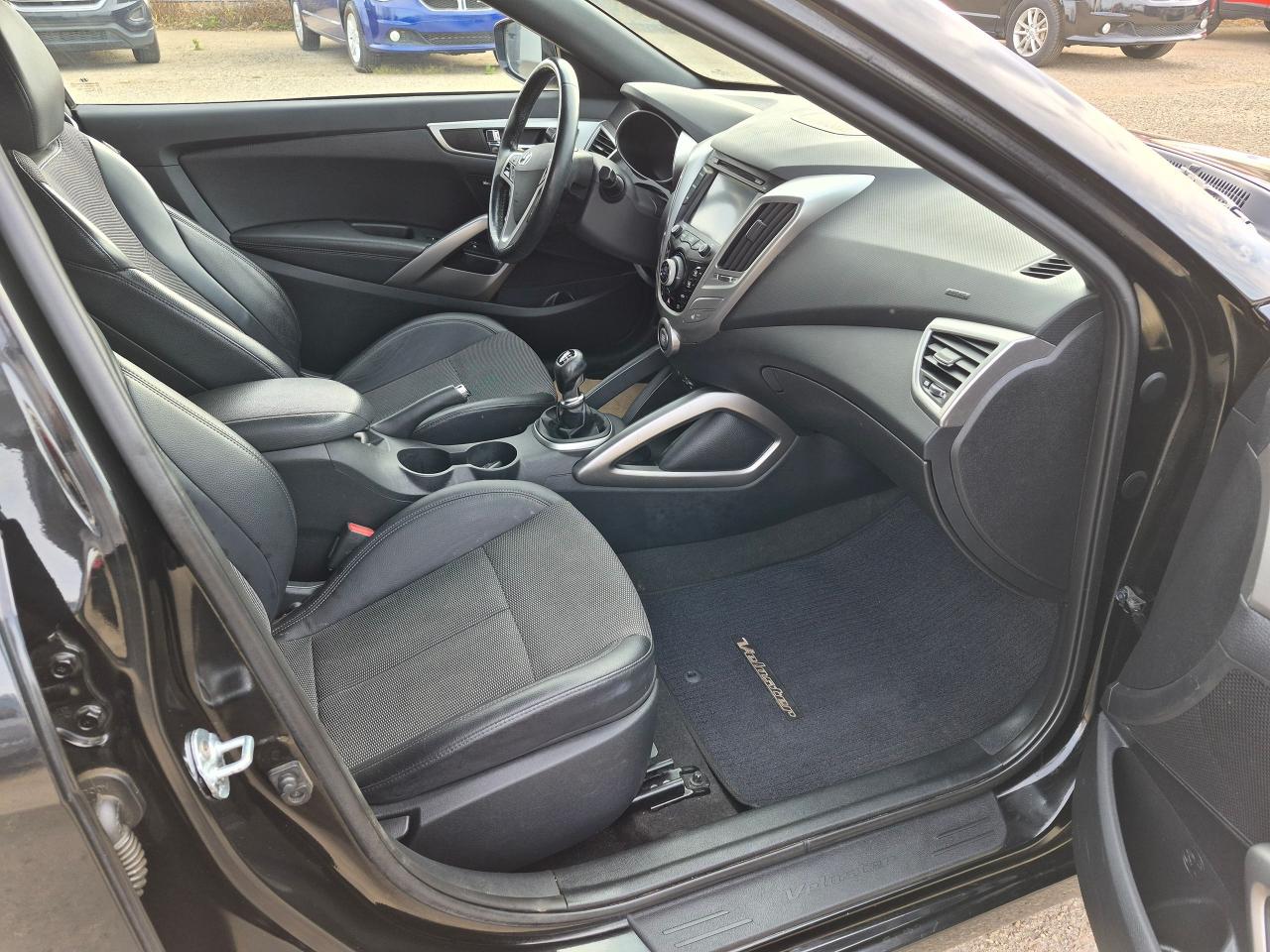 2016 Hyundai Veloster Tech, Leather, Sunroof, Remote, Nav, BU Cam, Htd S - Photo #17