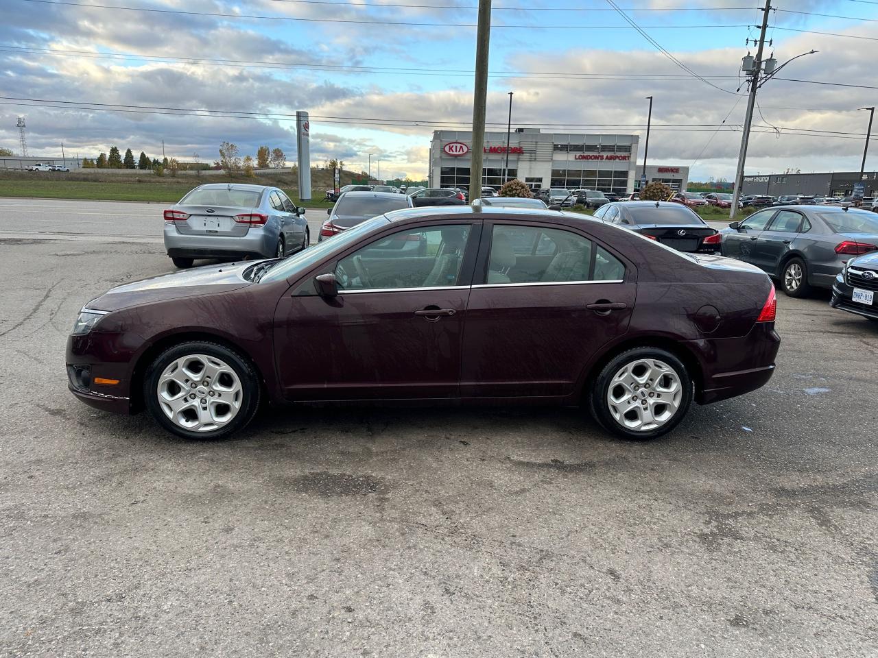 2011 Ford Fusion SE, 4 CYL, AUTO, ONLY 48,000KMS, CERTIFIED - Photo #2