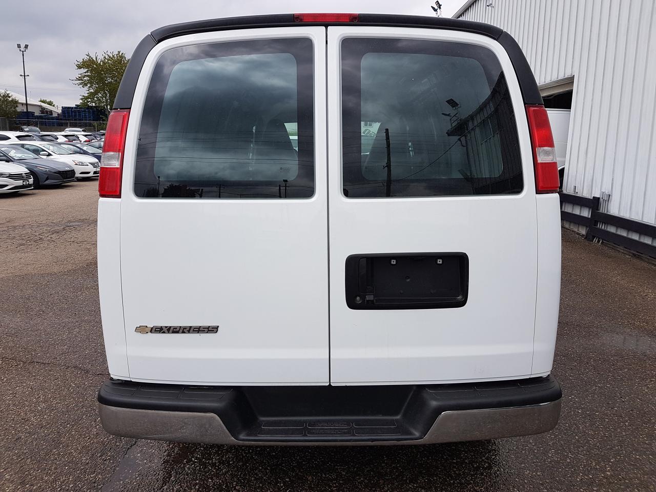 2023 Chevrolet Express 2500 Cargo 135" Photo4