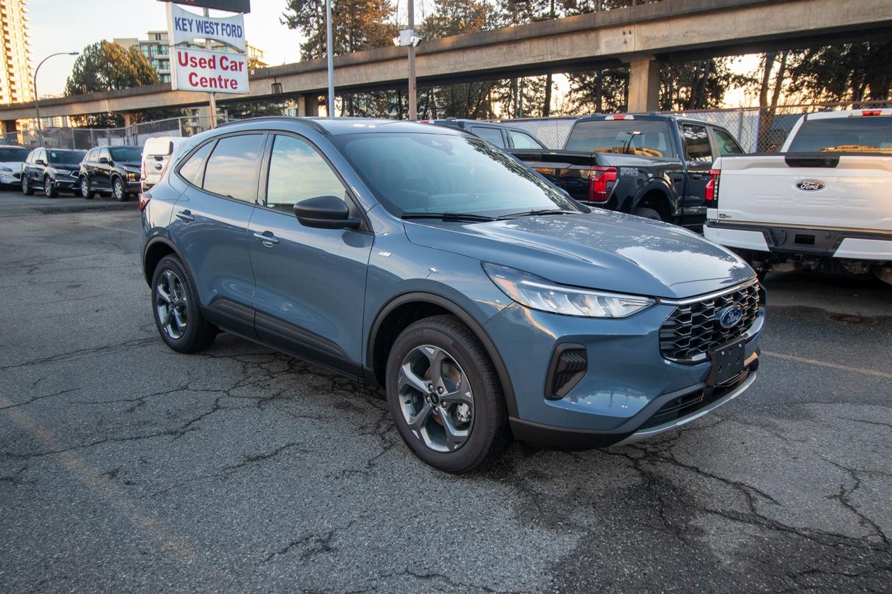2026 Ford Escape ST-Line AWD Photo3