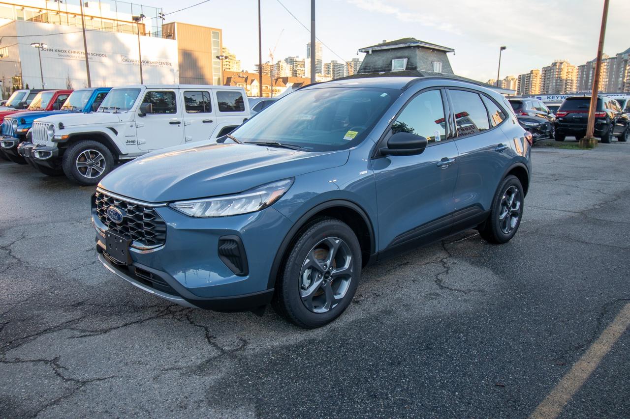 2026 Ford Escape ST-Line AWD Photo1