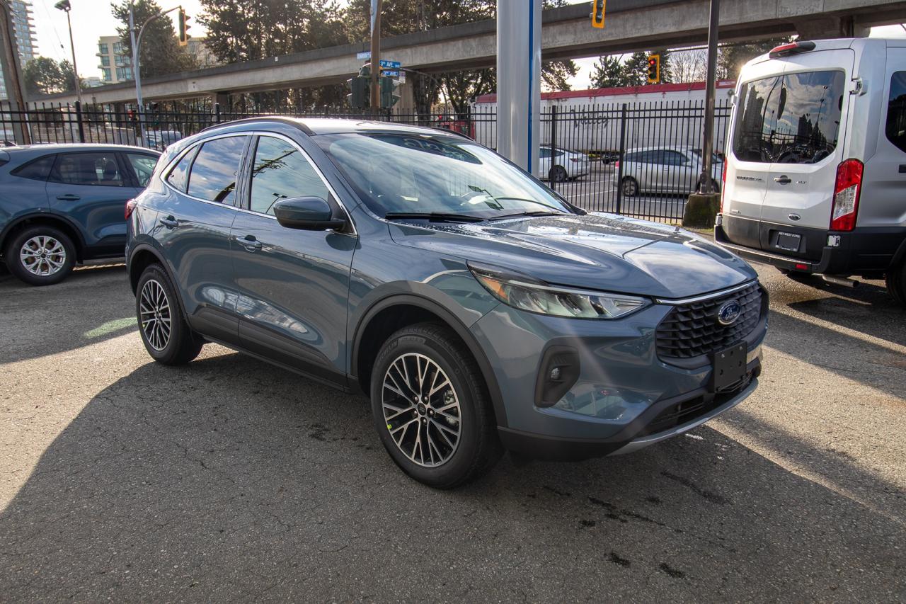 2026 Ford Escape PHEV FWD Photo3