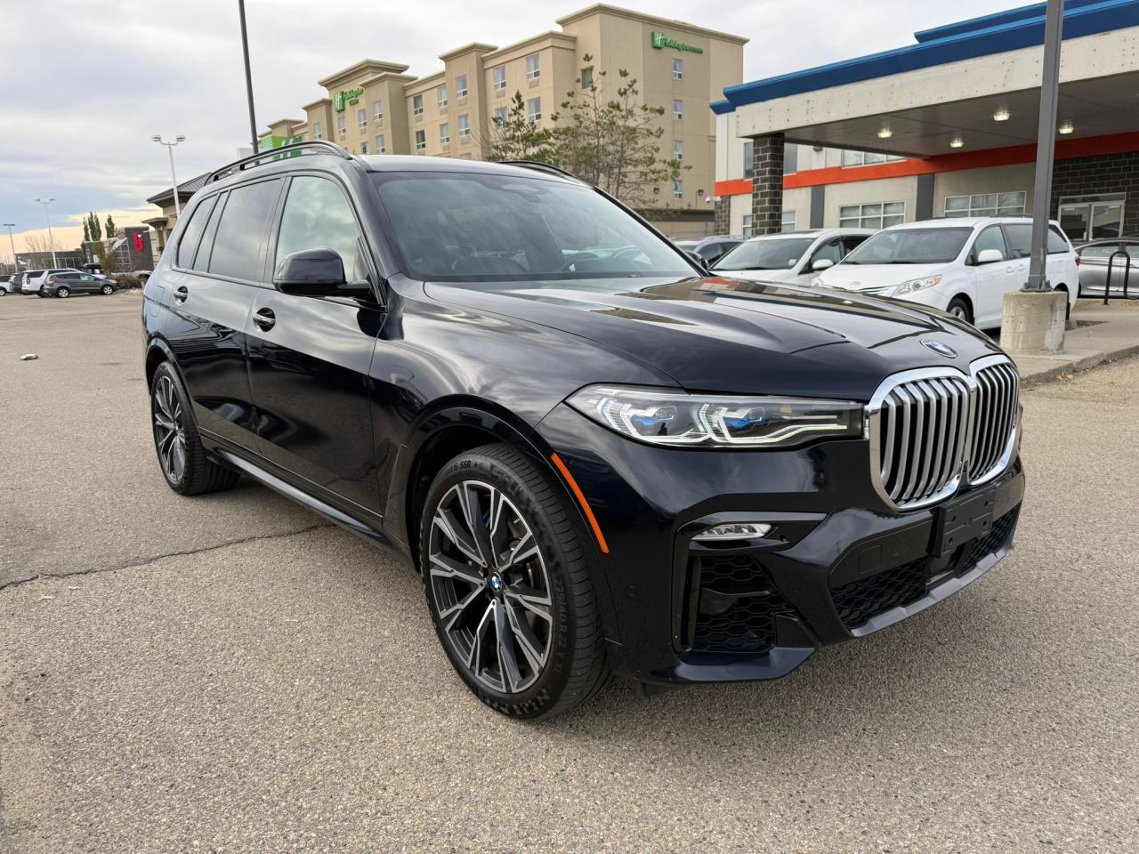 Used 2019 BMW X7 xDrive50i | M PACKAGE | ALL CREDIT ACCEPTED!! for sale in Edmonton, AB