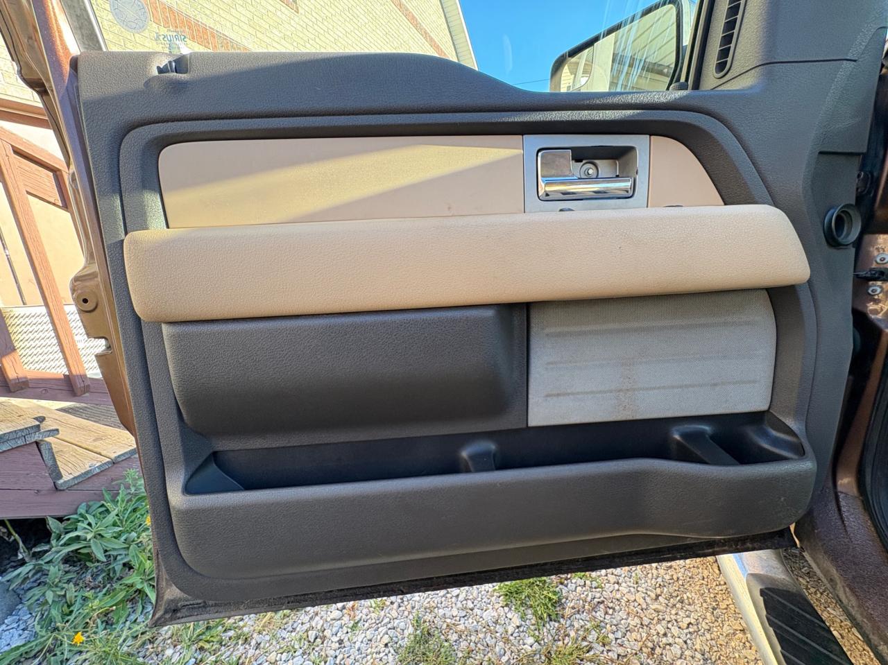 2011 Ford F-150 4WD SUPERCREW 145" XLT Photo