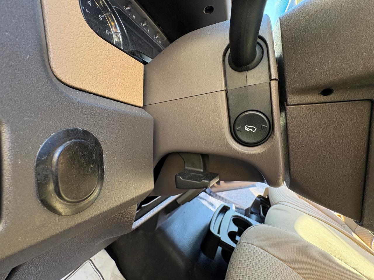 2011 Ford F-150 4WD SUPERCREW 145" XLT Photo