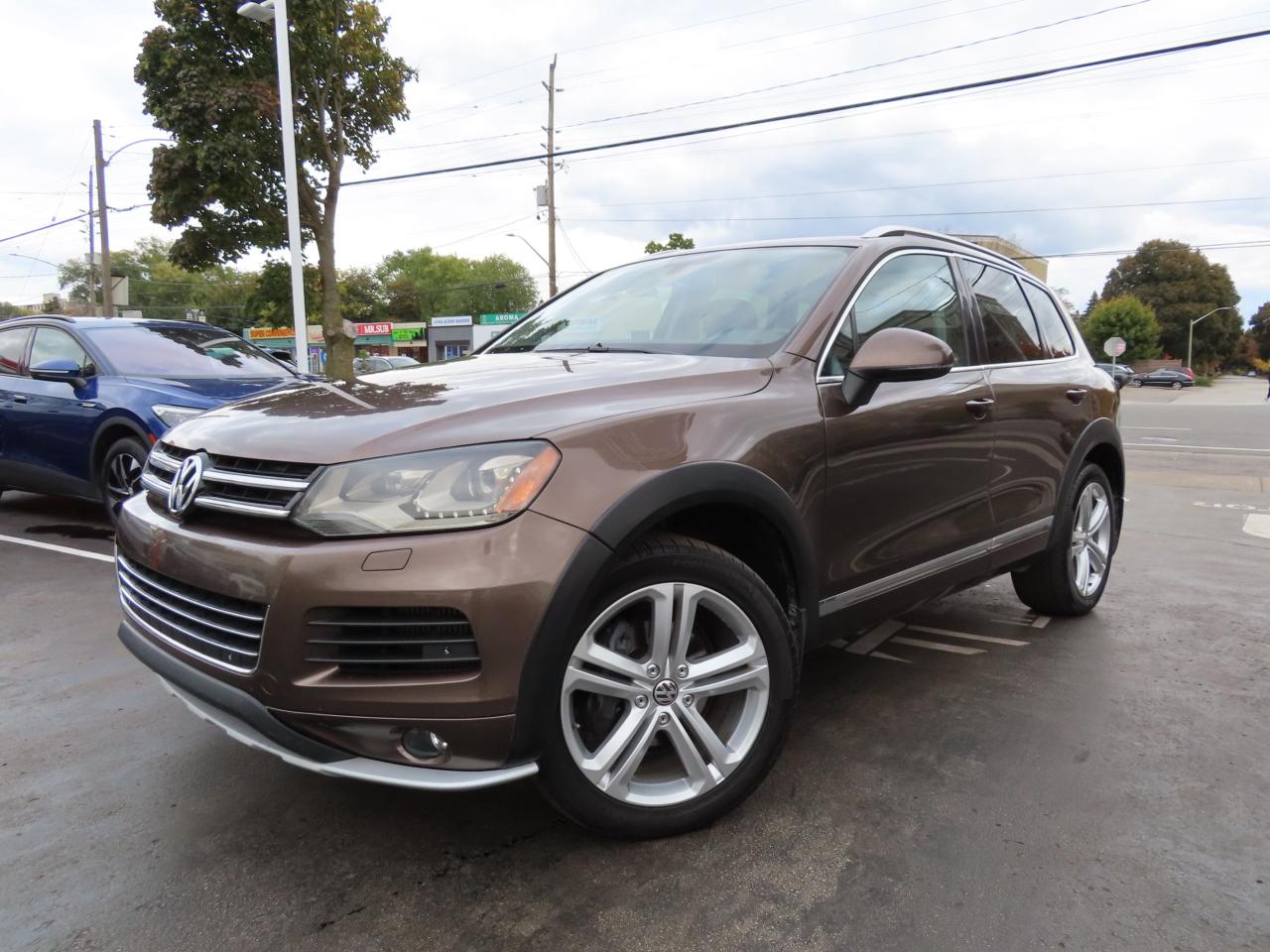 2011 Volkswagen Touareg TDI - DIESEL - LEATHER - SUNROOF !! Photo3