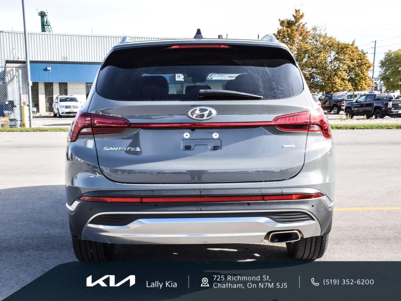 2023 Hyundai Santa Fe Preferred New Arrival | Low KMs | Clean CarFax | AWD Photo4