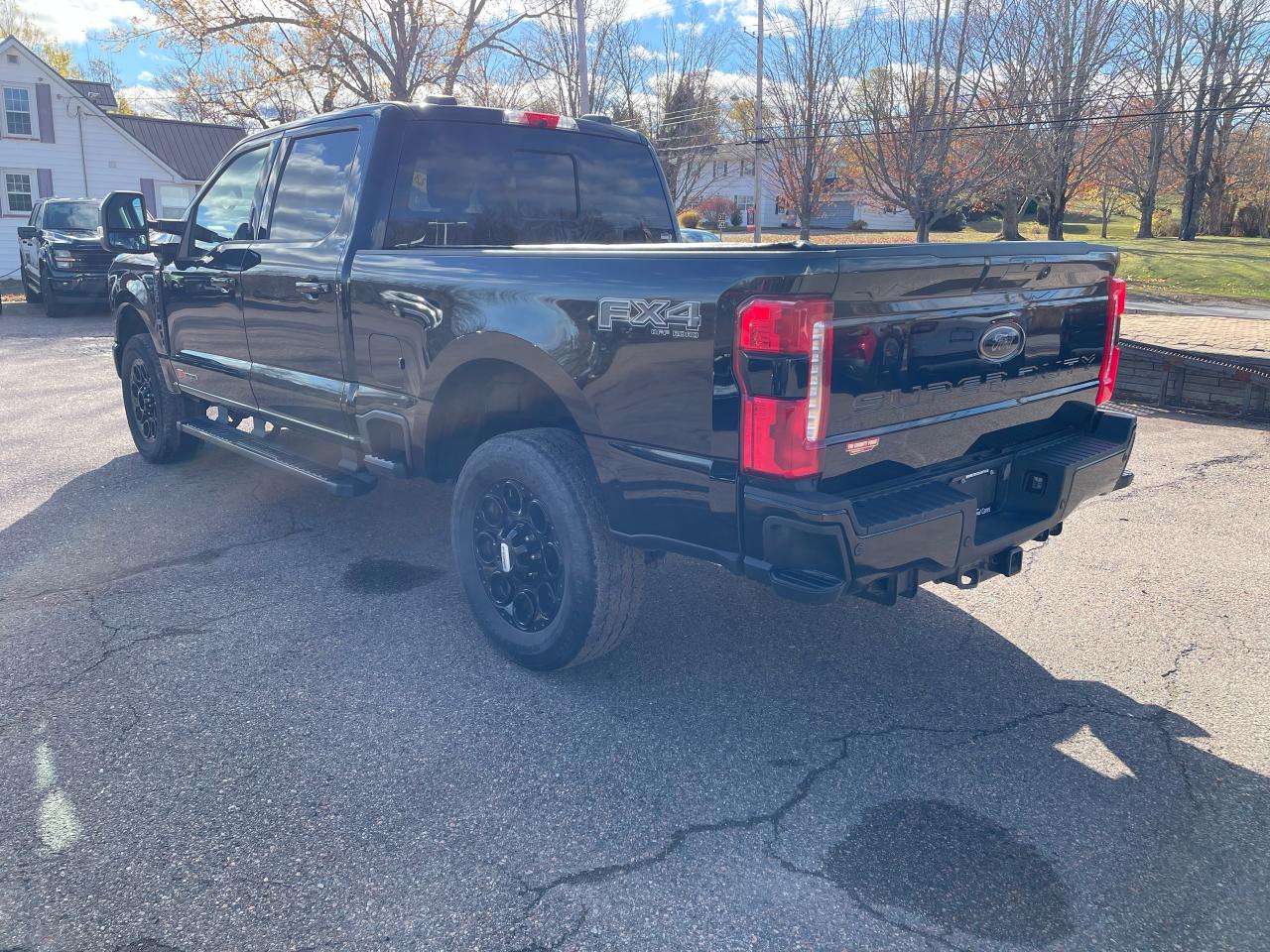 2023 Ford F-350 Super Duty SRW Lariat Photo4