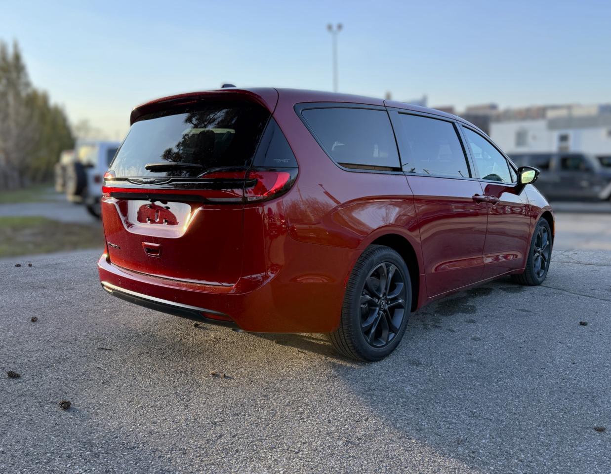 2026 Chrysler Pacifica Select FWD Photo4