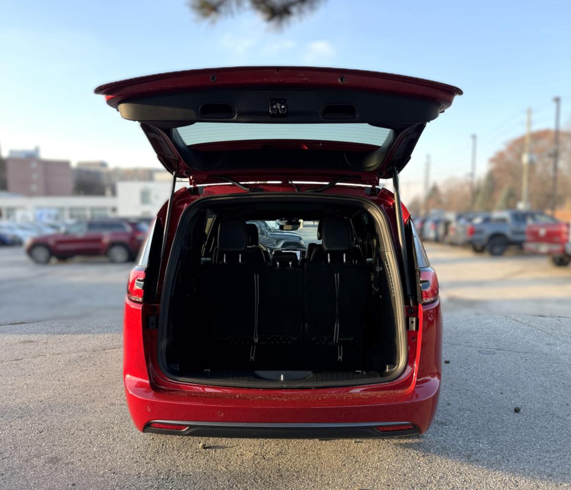 2026 Chrysler Pacifica Select FWD Photo