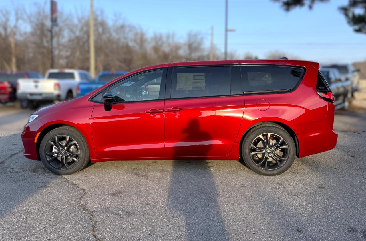 2026 Chrysler Pacifica Select FWD Photo