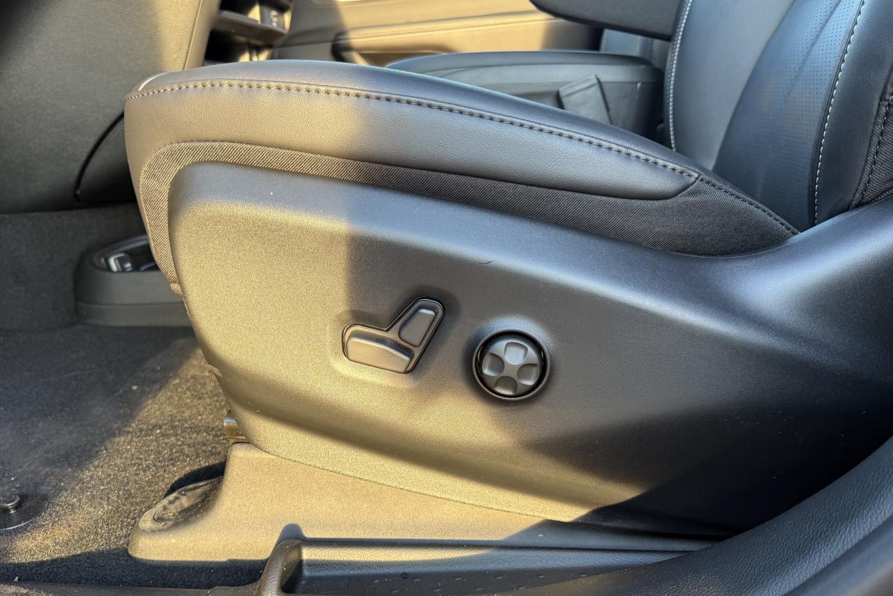 2026 Chrysler Pacifica Select FWD Photo