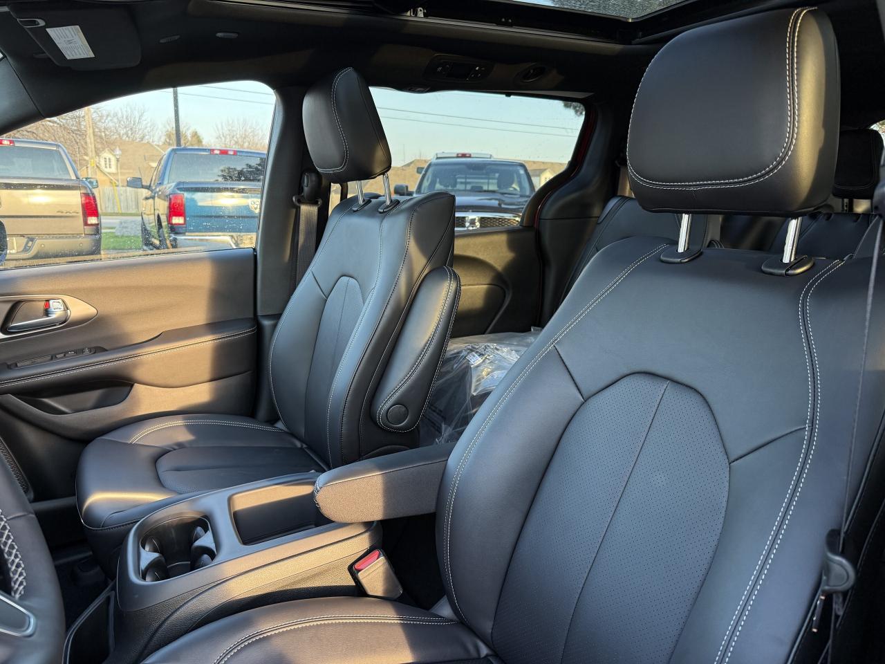 2026 Chrysler Pacifica Select FWD Photo