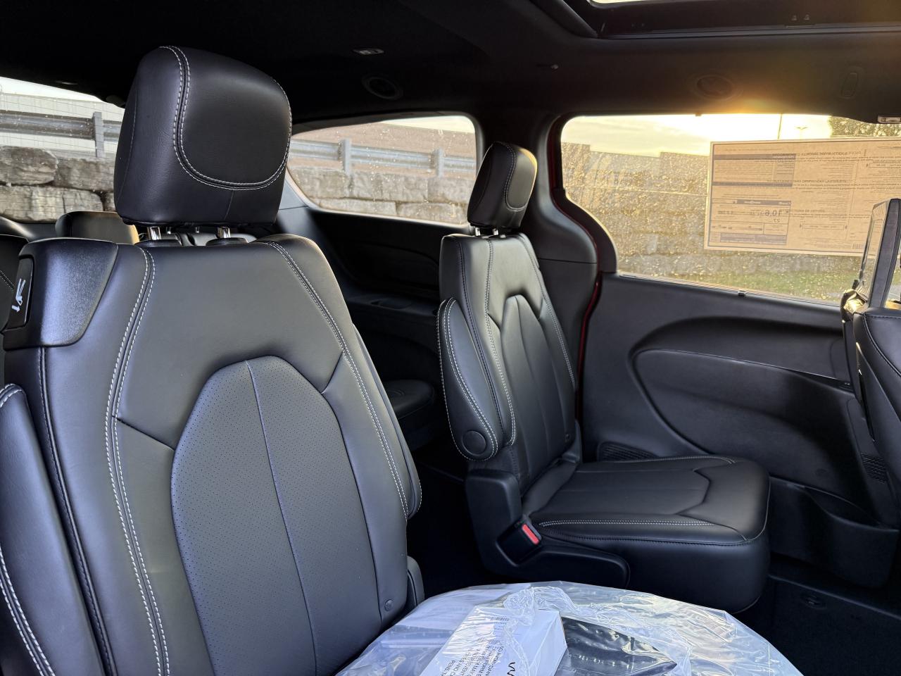 2026 Chrysler Pacifica Select FWD Photo