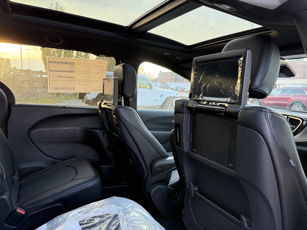 2026 Chrysler Pacifica Select FWD Photo