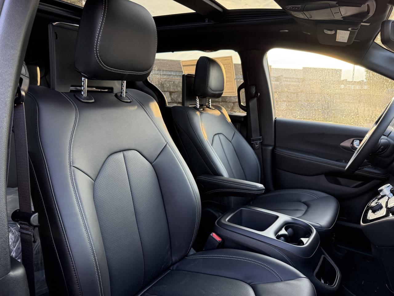 2026 Chrysler Pacifica Select FWD Photo