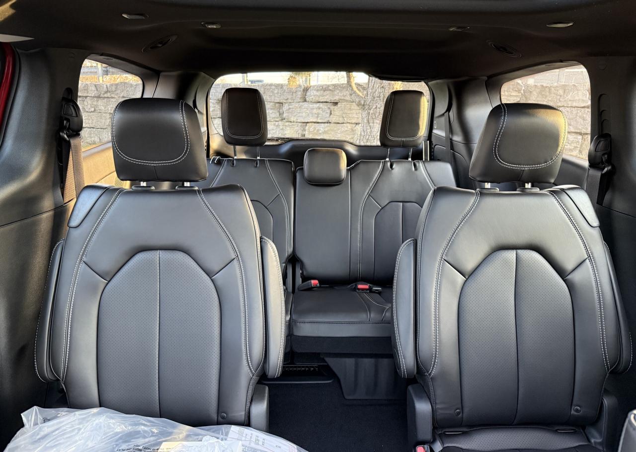 2026 Chrysler Pacifica Select FWD Photo