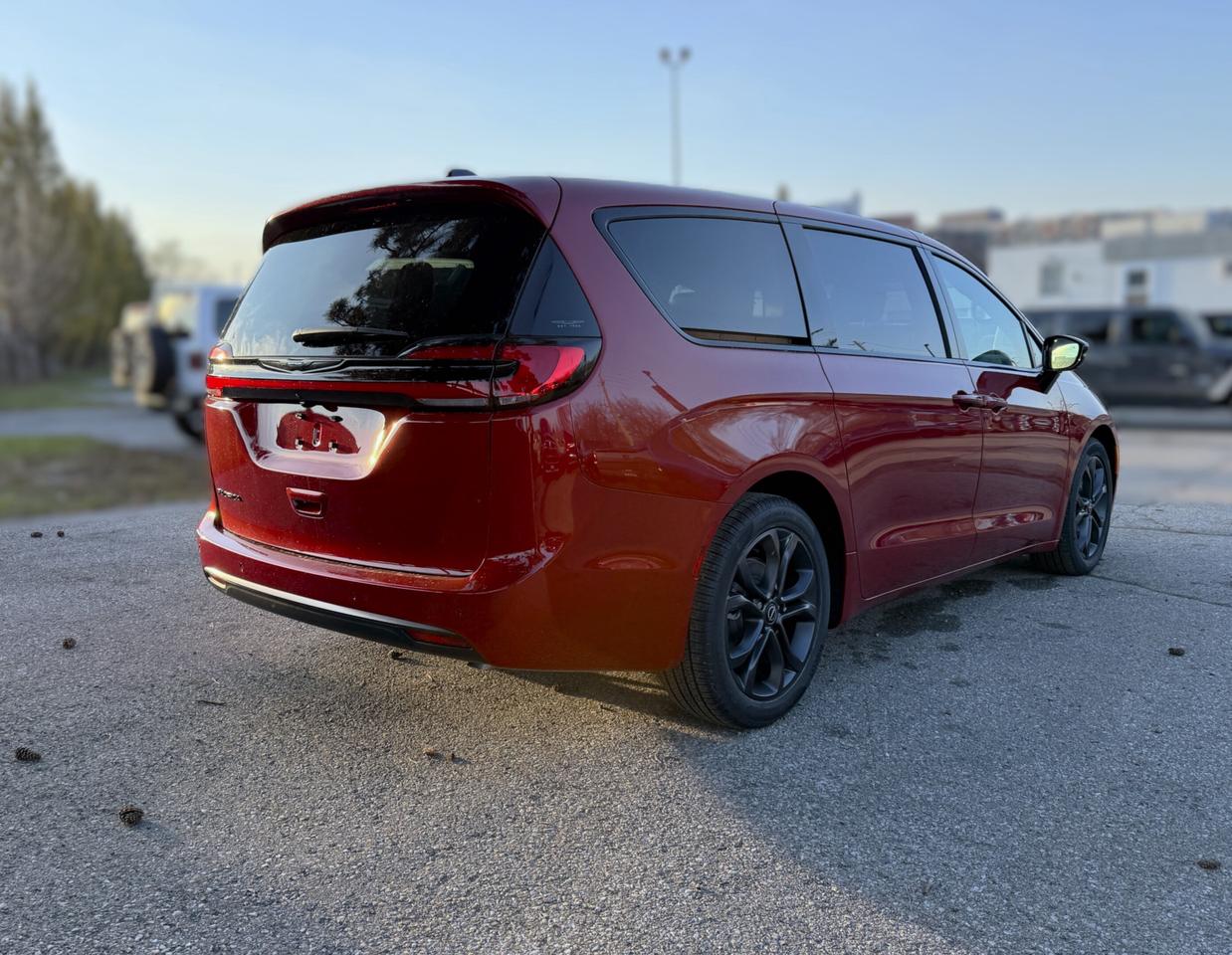 2026 Chrysler Pacifica Select FWD Photo4