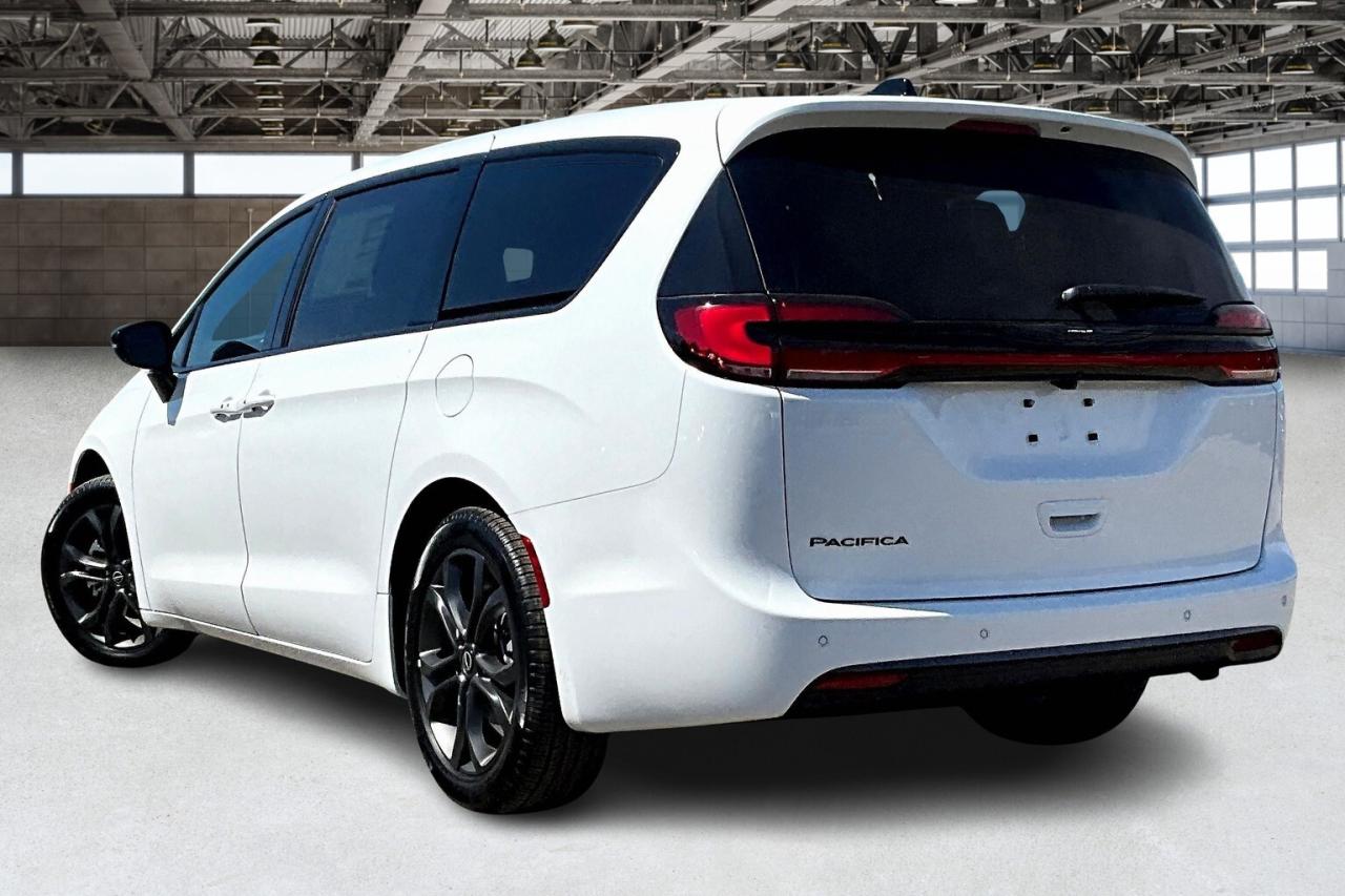 2026 Chrysler Pacifica SELECT | 100TH ANNIVERSARY | Theater Pkg | Sunroof Photo