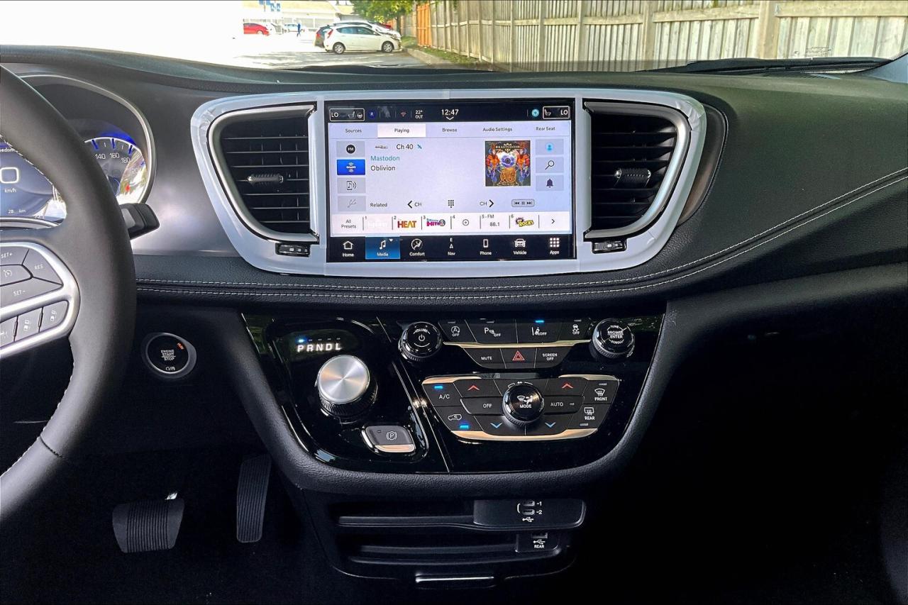 2026 Chrysler Pacifica SELECT | 100TH ANNIVERSARY | Theater Pkg | Sunroof Photo