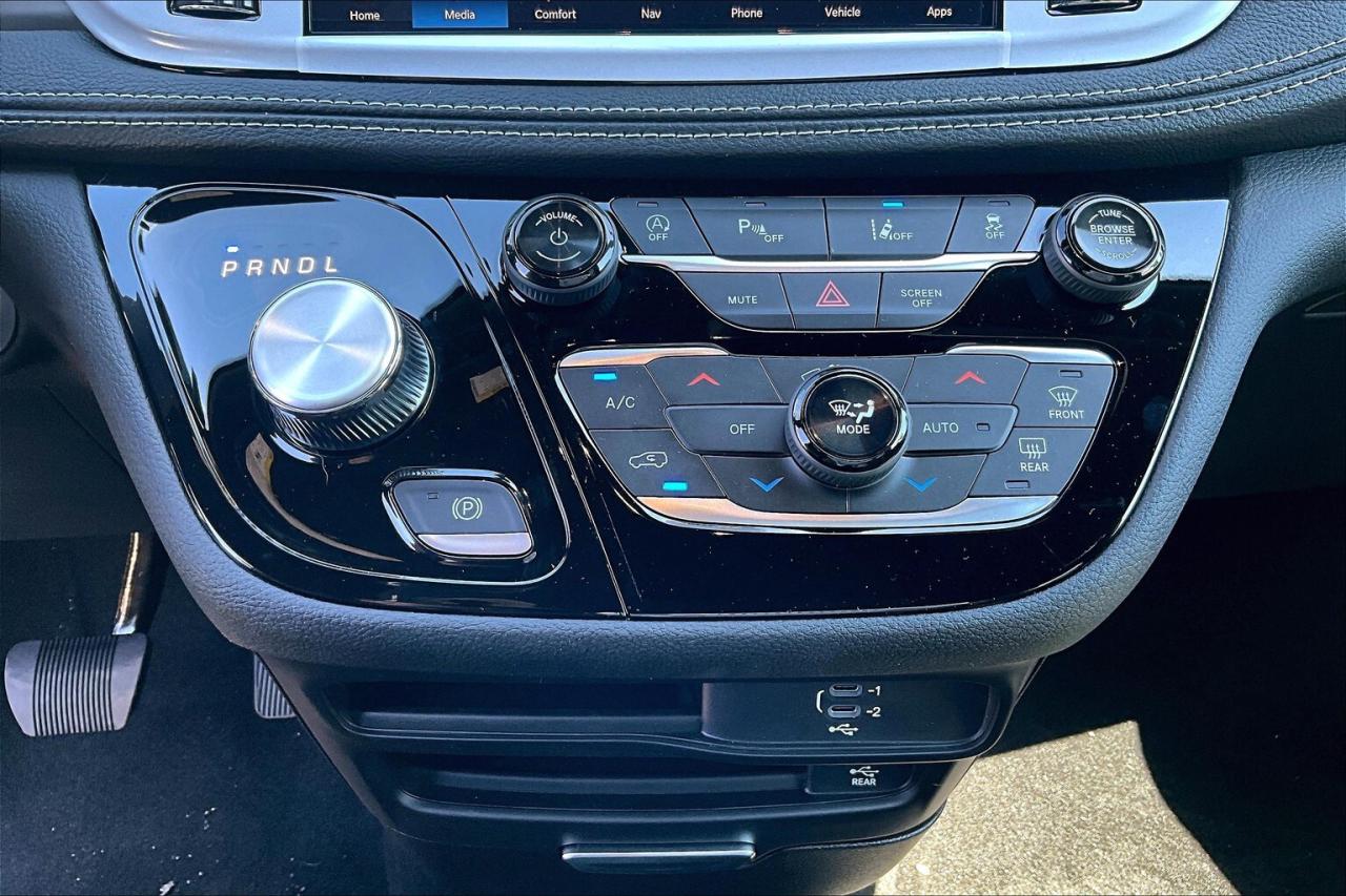 2026 Chrysler Pacifica SELECT | 100TH ANNIVERSARY | Theater Pkg | Sunroof Photo