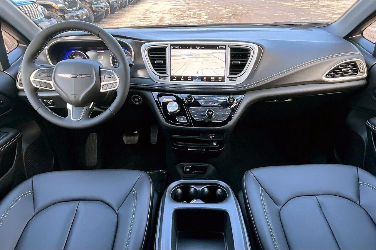 2026 Chrysler Pacifica SELECT | 100TH ANNIVERSARY | Theater Pkg | Sunroof Photo