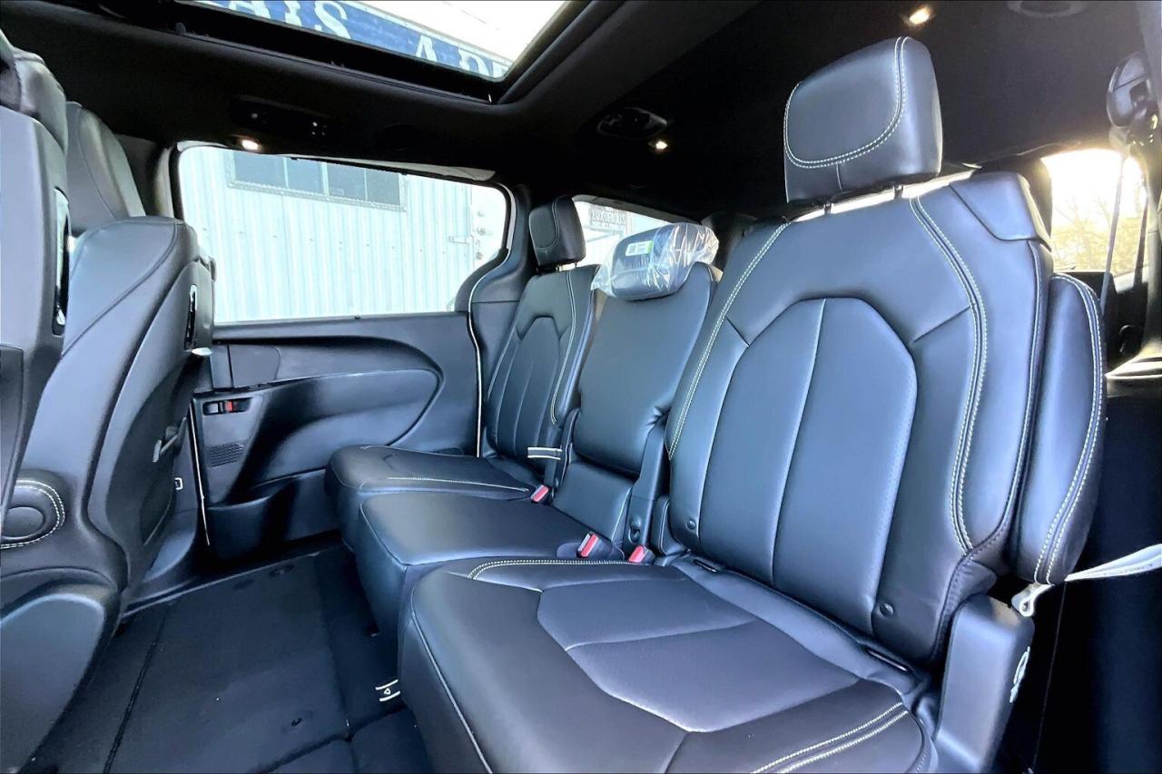 2026 Chrysler Pacifica SELECT | 100TH ANNIVERSARY | Theater Pkg | Sunroof Photo