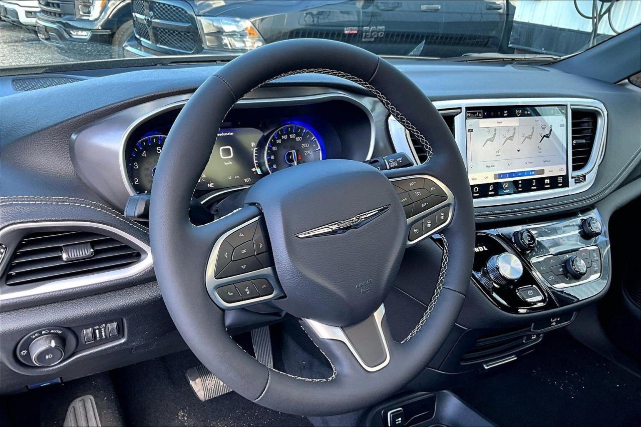 2026 Chrysler Pacifica SELECT | 100TH ANNIVERSARY | Theater Pkg | Sunroof Photo