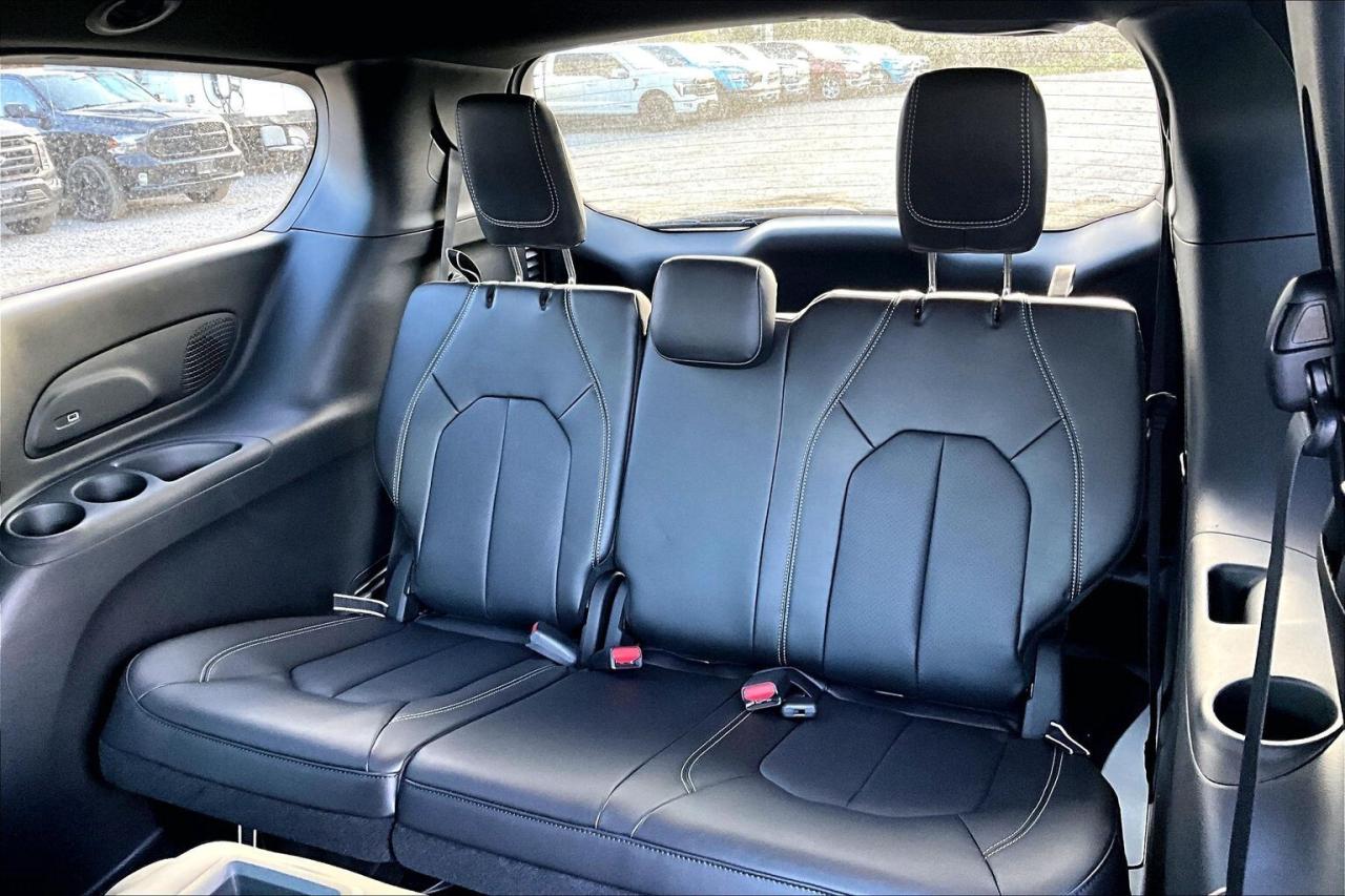 2026 Chrysler Pacifica SELECT | 100TH ANNIVERSARY | Theater Pkg | Sunroof Photo