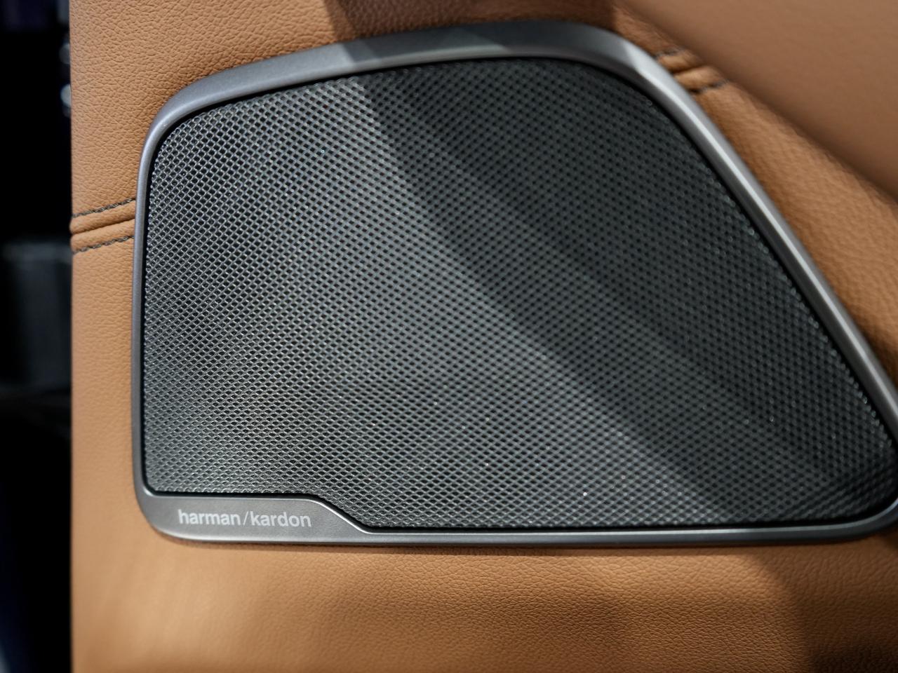 2022 BMW 5 Series 530i xDrive/ROOF/HUD/HARMAN K/INTELLIGENT SAFETY Photo