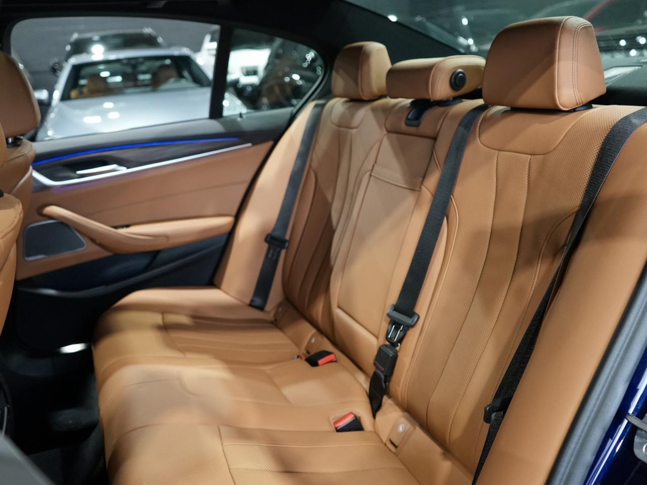 2022 BMW 5 Series 530i xDrive/ROOF/HUD/HARMAN K/INTELLIGENT SAFETY Photo