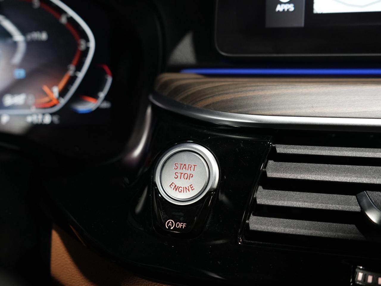 2022 BMW 5 Series 530i xDrive/ROOF/HUD/HARMAN K/INTELLIGENT SAFETY Photo