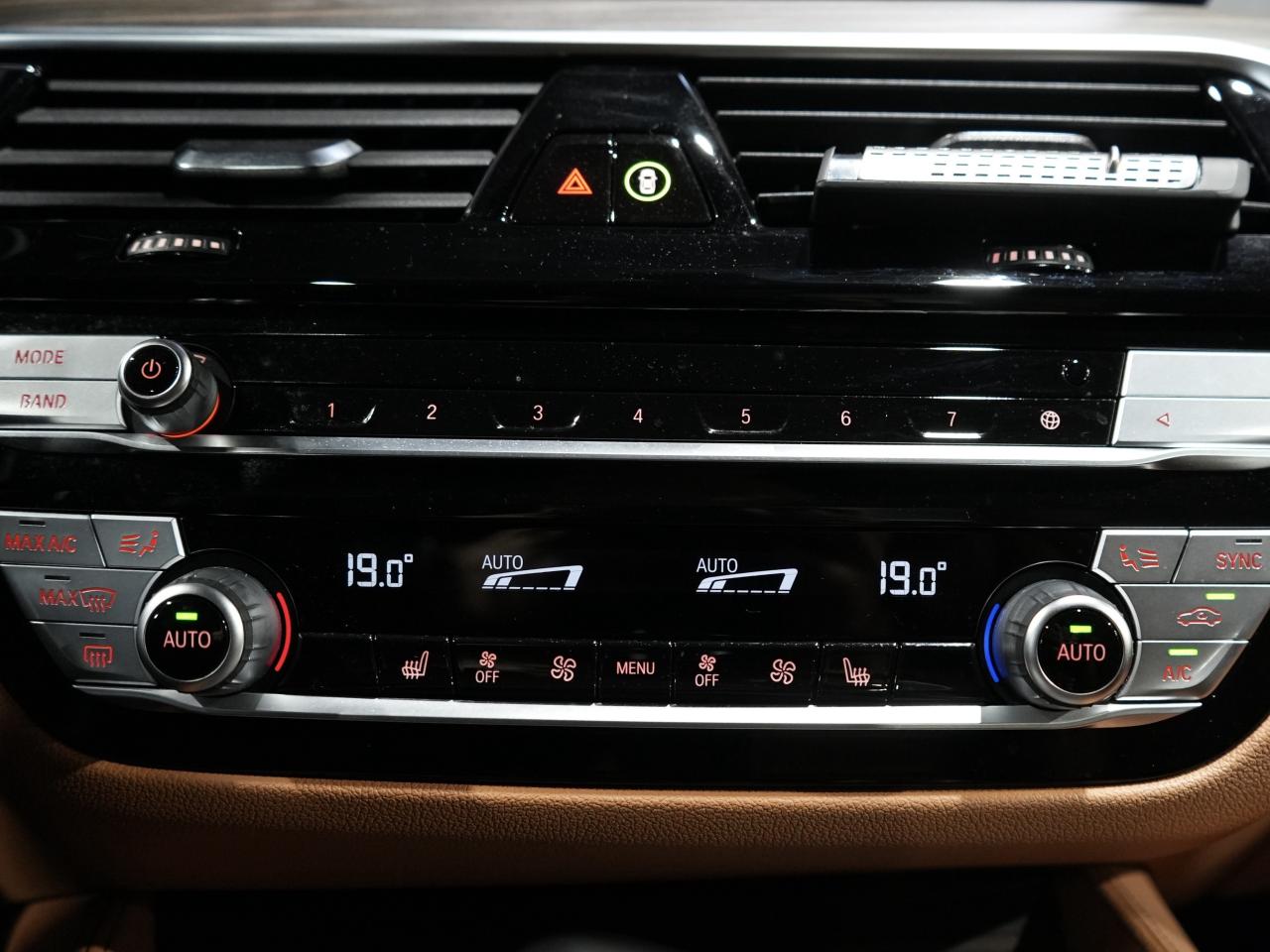 2022 BMW 5 Series 530i xDrive/ROOF/HUD/HARMAN K/INTELLIGENT SAFETY Photo