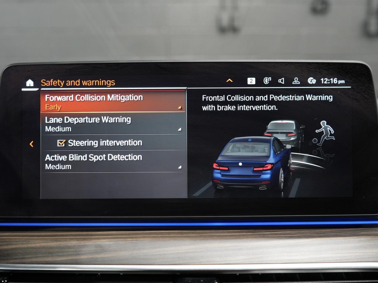 2022 BMW 5 Series 530i xDrive/ROOF/HUD/HARMAN K/INTELLIGENT SAFETY Photo