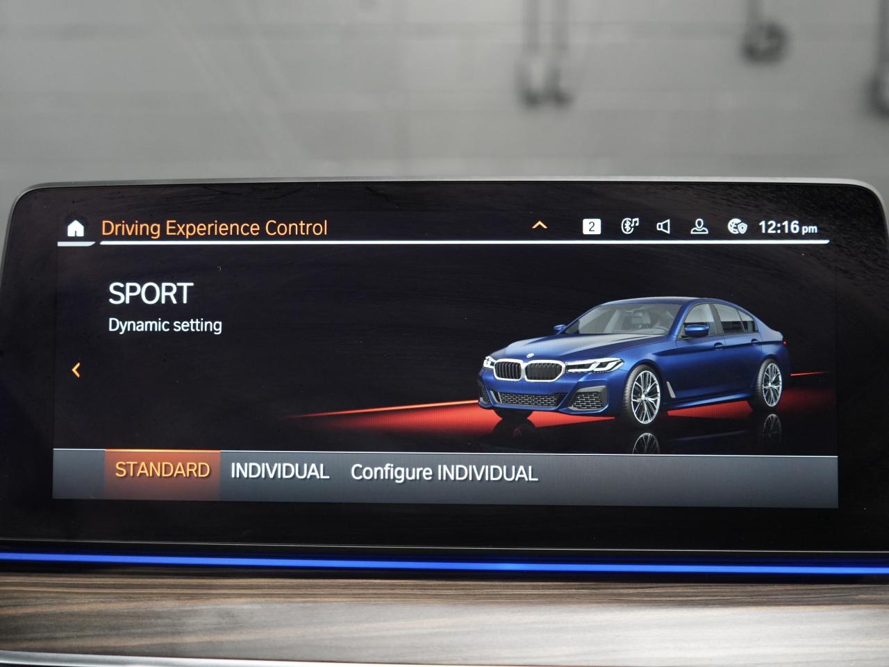 2022 BMW 5 Series 530i xDrive/ROOF/HUD/HARMAN K/INTELLIGENT SAFETY Photo