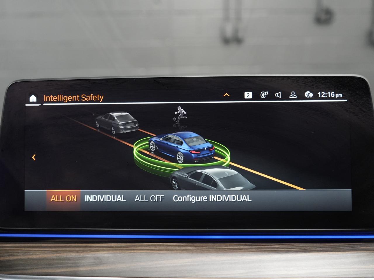 2022 BMW 5 Series 530i xDrive/M SPORT/HUD/HARMAN K/INTELIGENT SAFETY Photo