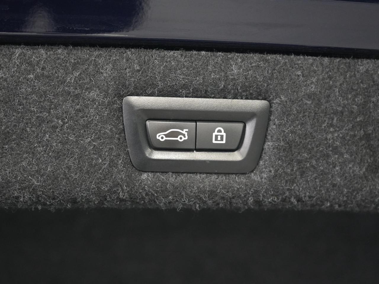 2022 BMW 5 Series 530i xDrive/ROOF/HUD/HARMAN K/INTELLIGENT SAFETY Photo