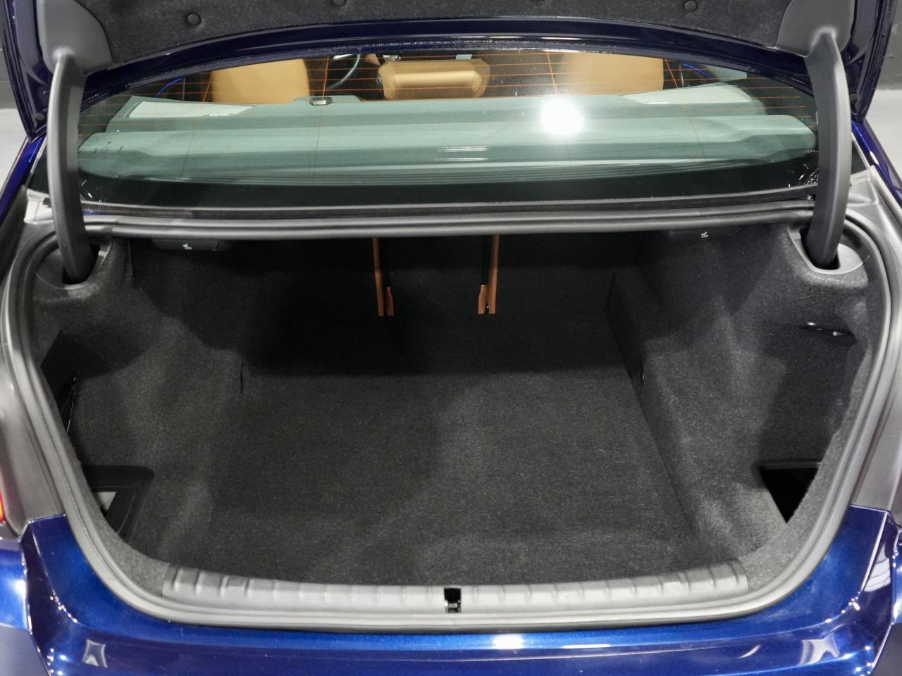 2022 BMW 5 Series 530i xDrive/ROOF/HUD/HARMAN K/INTELLIGENT SAFETY Photo