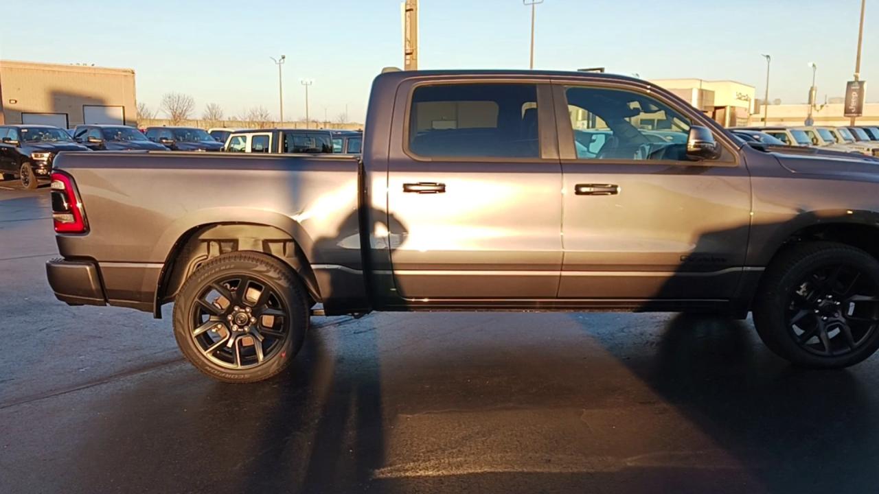 2024 RAM 1500 CREW CAB/NIGHT EDITION/REBEL 12 Photo2