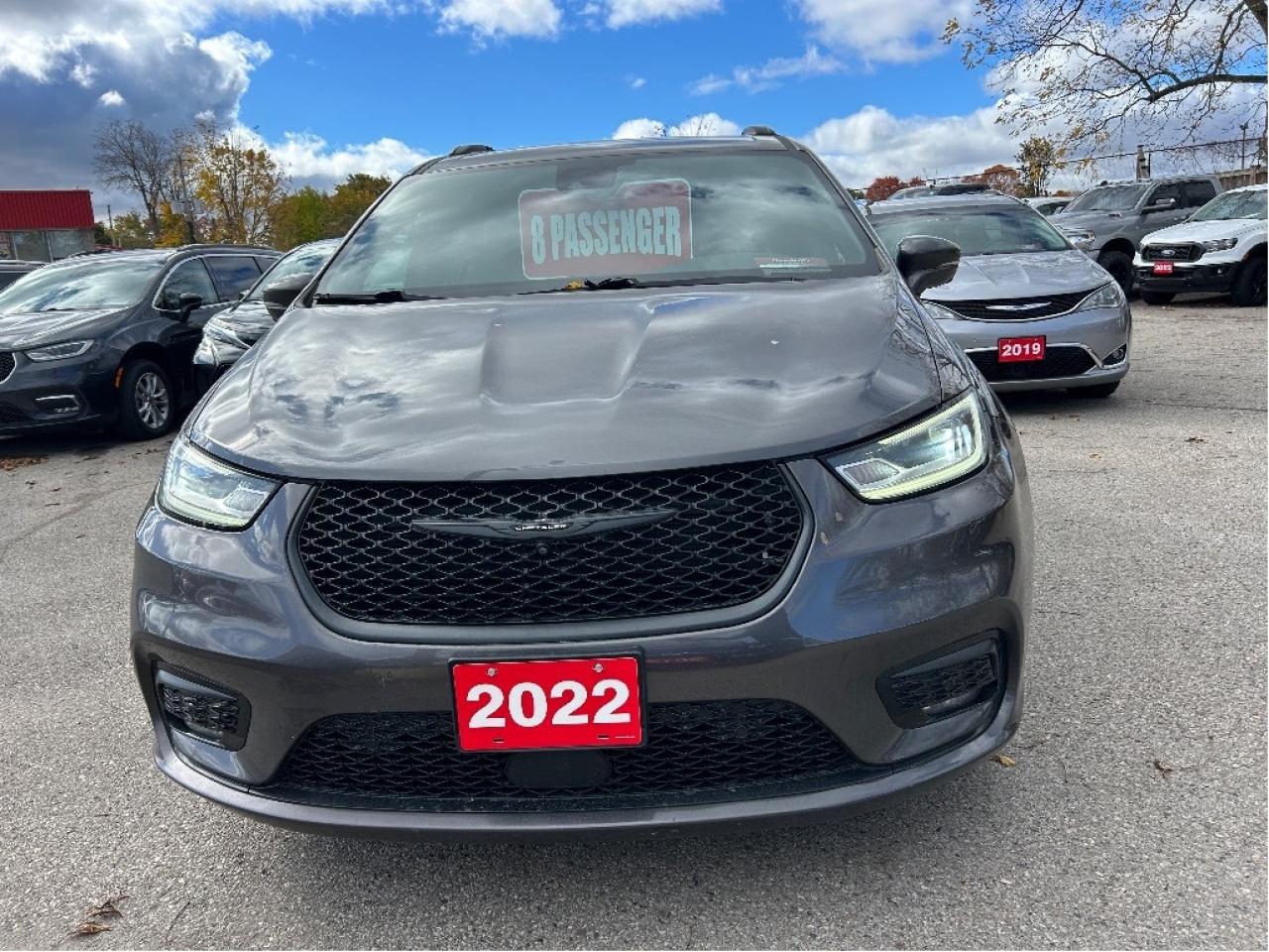 2022 Chrysler Pacifica TOURING L, CLEAN CARFAX, REMOTE START, 8 PASSENGER - Photo #3