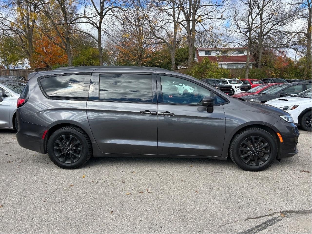 2022 Chrysler Pacifica TOURING L, CLEAN CARFAX, REMOTE START, 8 PASSENGER - Photo #5