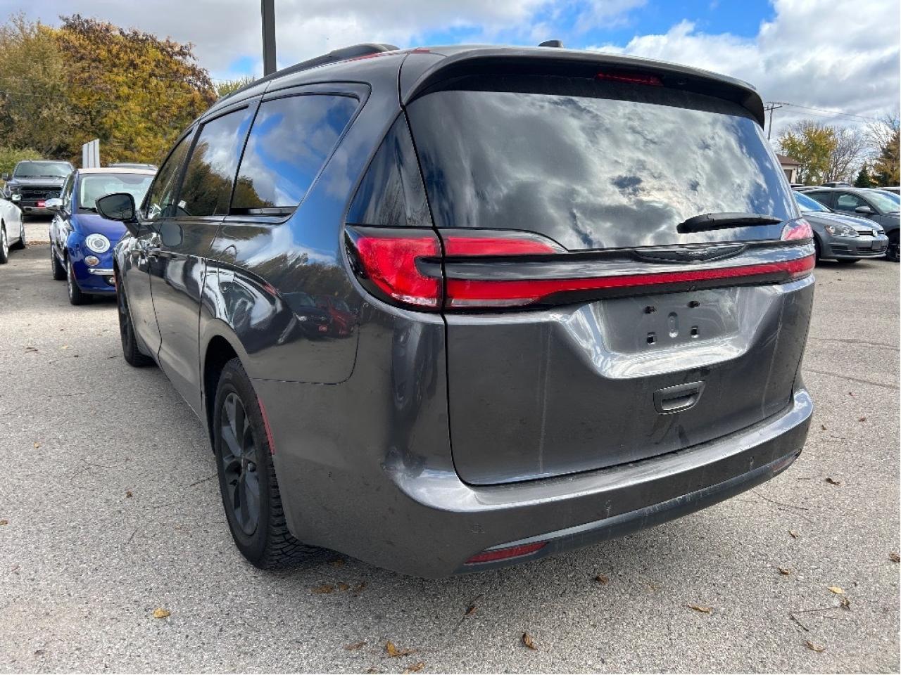 2022 Chrysler Pacifica TOURING L, CLEAN CARFAX, REMOTE START, 8 PASSENGER - Photo #8