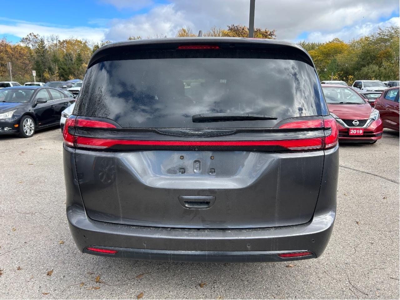 2022 Chrysler Pacifica TOURING L, CLEAN CARFAX, REMOTE START, 8 PASSENGER - Photo #7